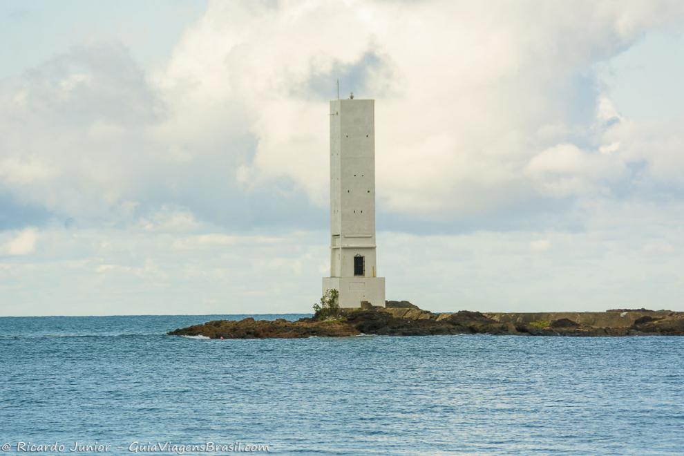 Imagem do Farol da Praia da Concha.